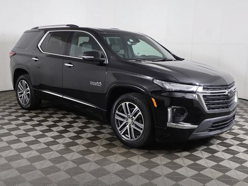 Used 2024 Chevrolet Traverse High Country w/ LPO, Cargo Package AWD/4WD image 2