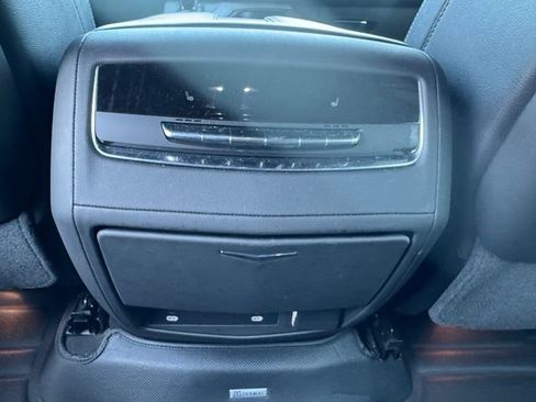 Used 2023 Cadillac Escalade ESV Luxury AWD/4WD image 16