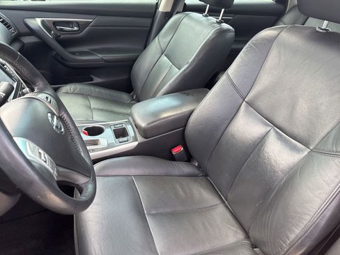 Used 2015 Nissan Altima 2.5 SL w/ Technology Package FWD image 9