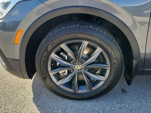 Used 2023 Volkswagen Tiguan SE image 8