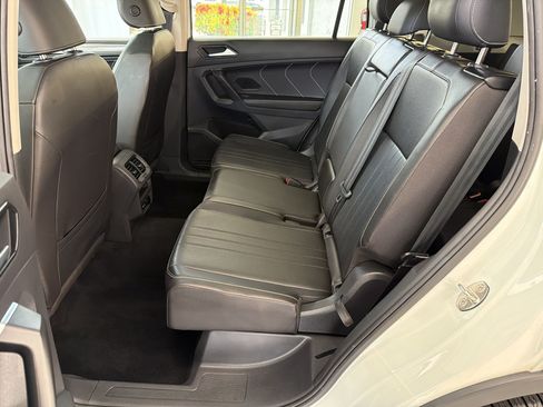 Certified 2023 Volkswagen Tiguan SE w/ Panoramic Sunroof Package FWD image 15
