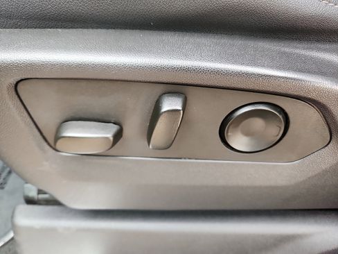 Used 2024 GMC Sierra 1500 SLT image 11