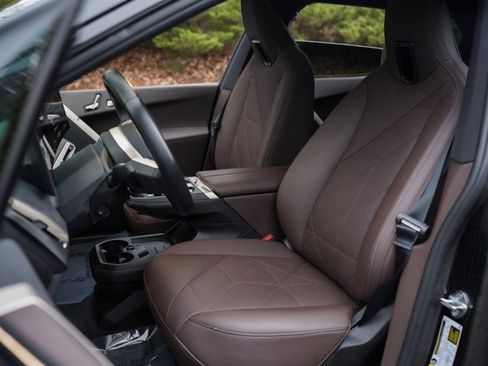 Used 2024 BMW iX xDrive50 w/ Premium Package image 22