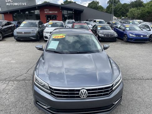 Used 2016 Volkswagen Passat 1.8T SE FWD image 12