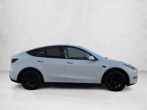 Used 2024 Tesla Model Y image 4