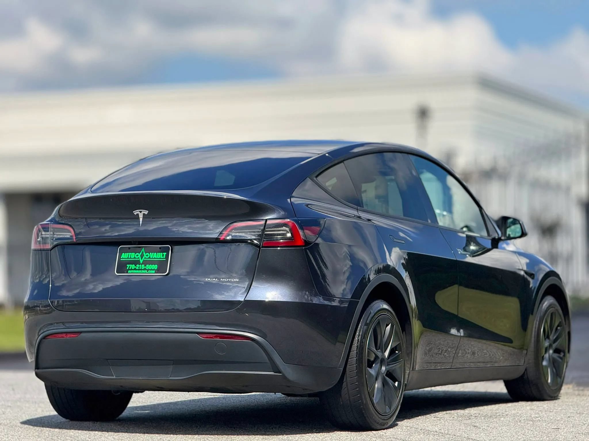 Used 2024 Tesla Model Y Long Range AWD/4WD image 11