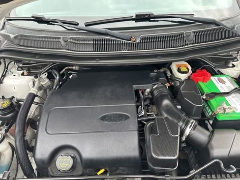 Used 2017 Ford Explorer XLT w/ XLT Technology Feature Bundle image 14