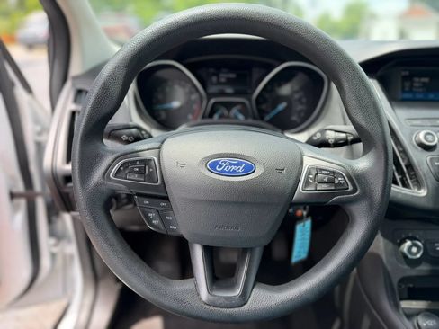 Used 2018 Ford Focus SE FWD image 13
