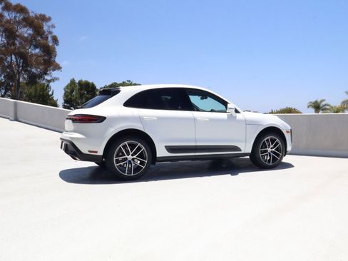 Certified 2025 Porsche Macan AWD/4WD image 8