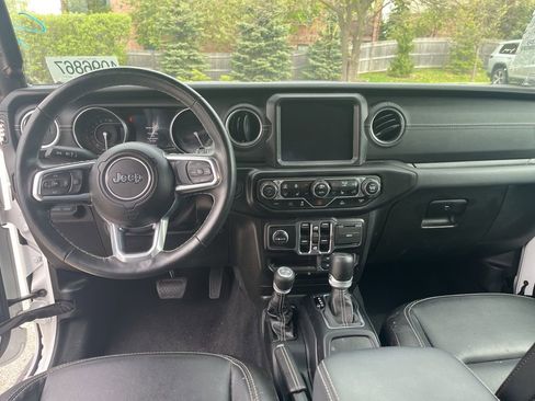 Used 2023 Jeep Wrangler Unlimited Sahara w/ Cold Weather Group AWD/4WD image 6