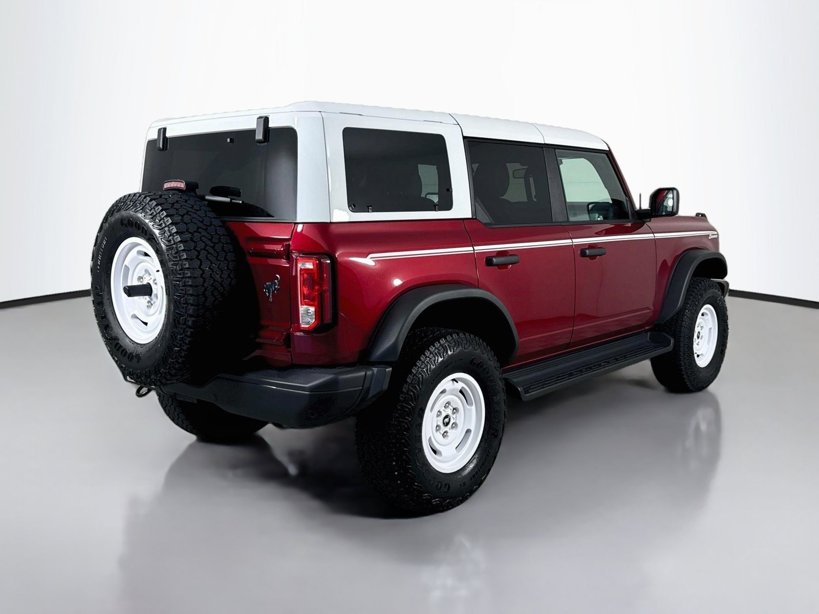 Used 2025 Ford Bronco Heritage Edition AWD/4WD image 9