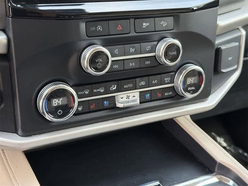 Used 2023 Ford Expedition Max XLT image 16