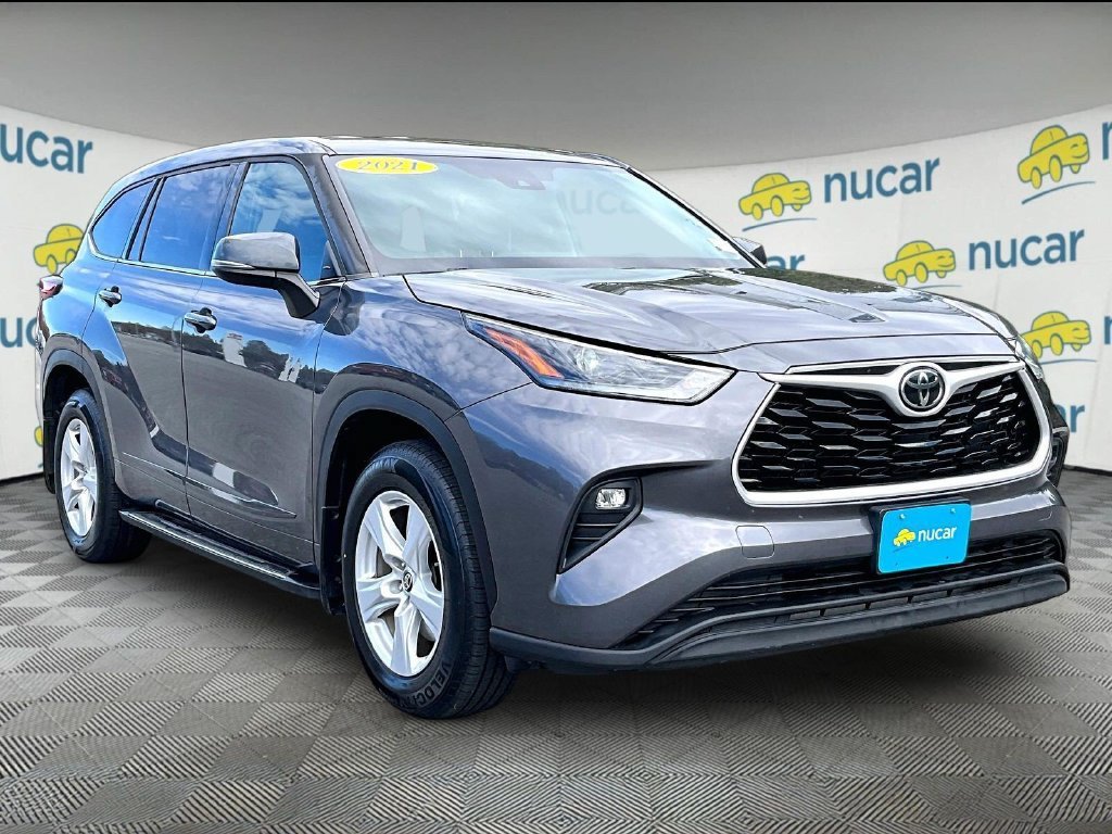 Used 2021 Toyota Highlander LE AWD/4WD image 1