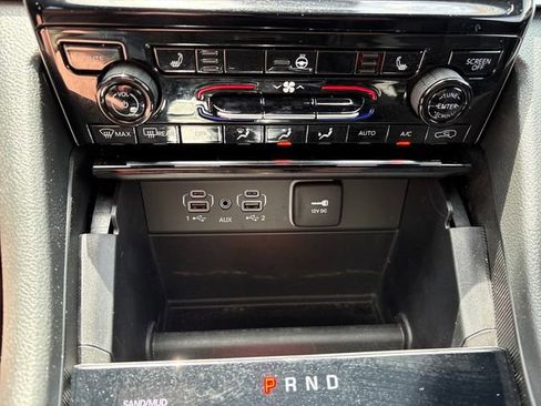 Used 2025 Jeep Grand Cherokee L Limited w/ Black Appearance Package AWD/4WD image 18