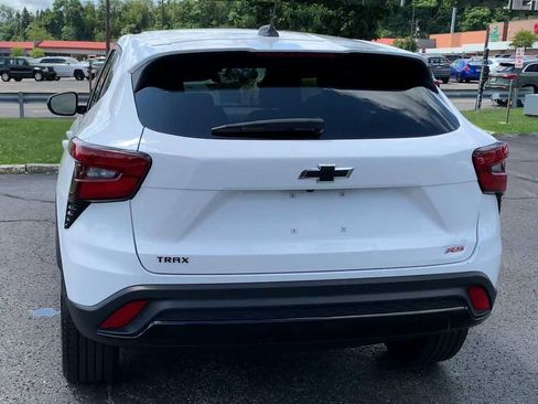 Certified 2024 Chevrolet Trax RS FWD image 7
