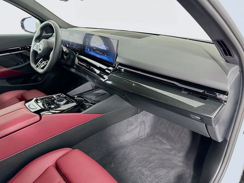 Used 2025 BMW 530i w/ M Sport Package image 30