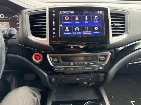 Used 2018 Honda Pilot Touring image 18