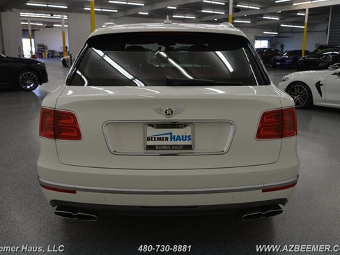 Used 2019 Bentley Bentayga AWD/4WD image 11