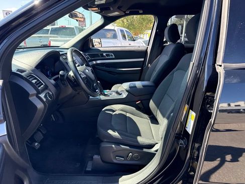 Used 2017 Ford Explorer XLT FWD image 6