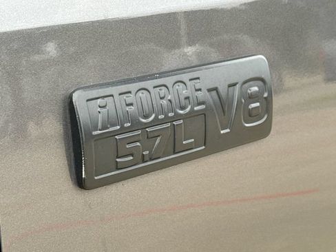 Used 2017 Toyota Tundra SR5 w/ SR5 Upgrade Package AWD/4WD image 6