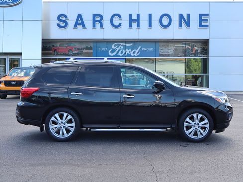 Used 2019 Nissan Pathfinder SL w/ SL Premium Package AWD/4WD image 2