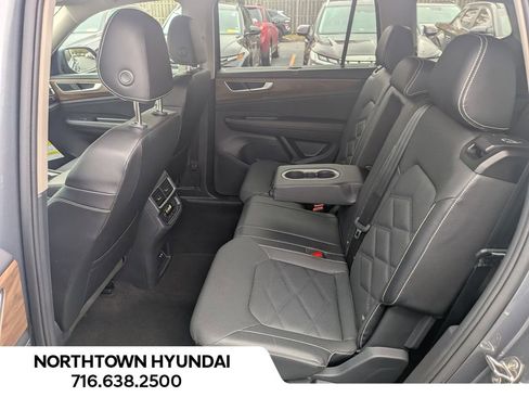 Used 2025 Volkswagen Atlas SE image 29
