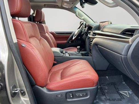 Used 2021 Lexus LX 570 4WD w/ Luxury Package image 7