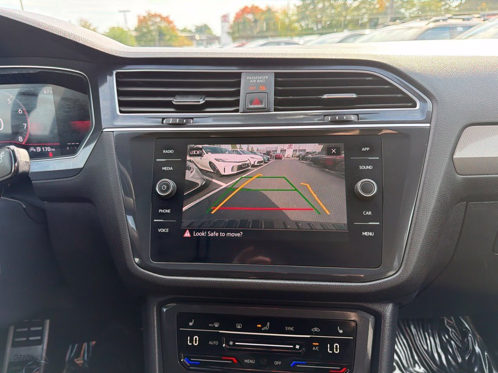 Used 2024 Volkswagen Tiguan SE R-Line AWD/4WD image 35