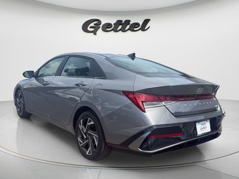 Used 2025 Hyundai Elantra Limited FWD image 7