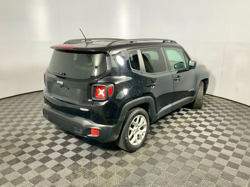 Used 2017 Jeep Renegade Latitude w/ Popular Equipment Group image 13