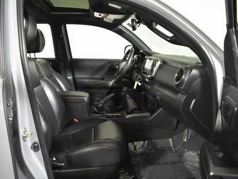 Used 2020 Toyota Tacoma TRD Off-Road w/ TRD Premium Off Road Package image 33