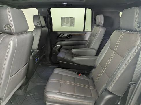 Used 2025 Chevrolet Suburban High Country AWD/4WD image 23