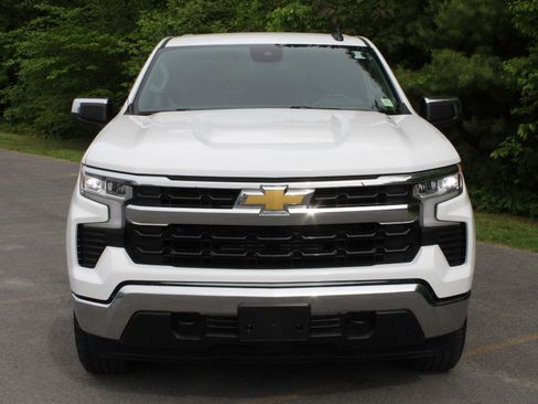 Used 2025 Chevrolet Silverado 1500 LT AWD/4WD image 2