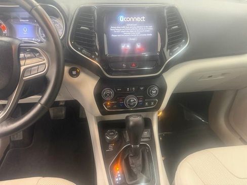 Used 2019 Jeep Cherokee Limited AWD/4WD image 17