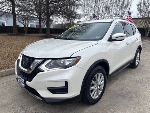 Used 2020 Nissan Rogue SV image 4