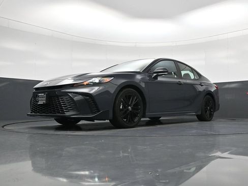 Used 2025 Toyota Camry SE FWD image 21