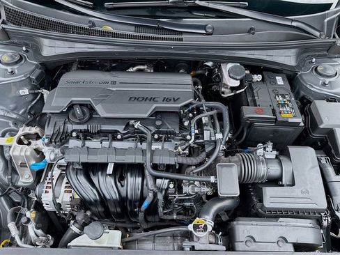 Certified 2025 Hyundai Elantra Sport image 28