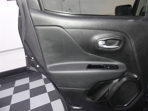 Used 2020 Jeep Renegade Altitude AWD/4WD image 24