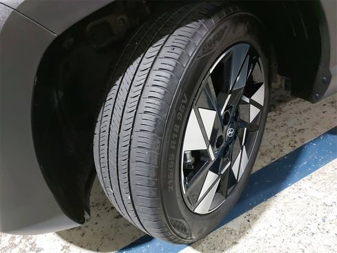 Certified 2025 Hyundai Kona SEL image 34