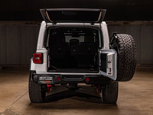 Used 2026 Jeep Wrangler Unlimited Rubicon AWD/4WD image 8
