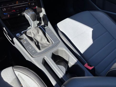 Used 2025 Volkswagen Jetta SE image 41