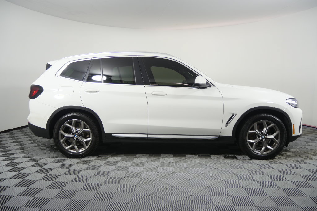 Used 2022 BMW X3 xDrive30i w/ Premium Package AWD/4WD image 3