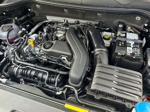 New 2024 Volkswagen Taos SE image 7