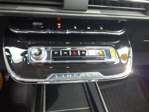 Certified 2025 Lincoln Corsair AWD image 15