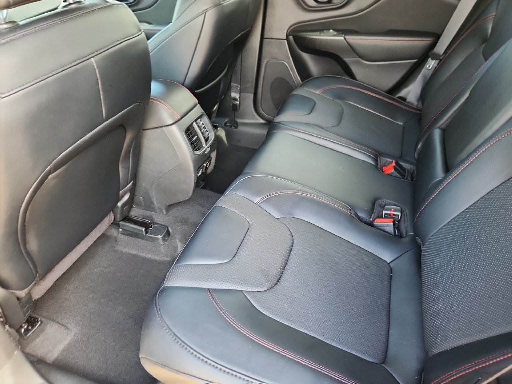 Used 2022 Jeep Cherokee Trailhawk w/ Premium Leather Package AWD/4WD image 9