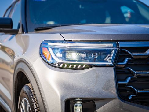 Certified 2025 Ford Explorer Platinum w/ Ultimate Package image 11