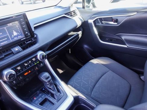 Certified 2020 Toyota RAV4 XLE w/ Convenience Package image 28