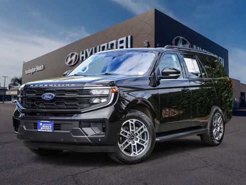Used 2025 Ford Expedition Active AWD/4WD image 1