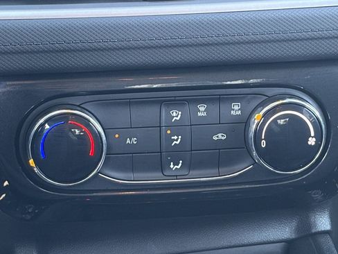 Used 2025 Chevrolet TrailBlazer LT FWD image 19