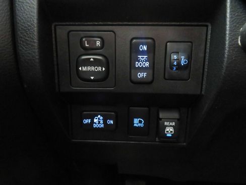 Used 2019 Toyota Tundra SR5 AWD/4WD image 37